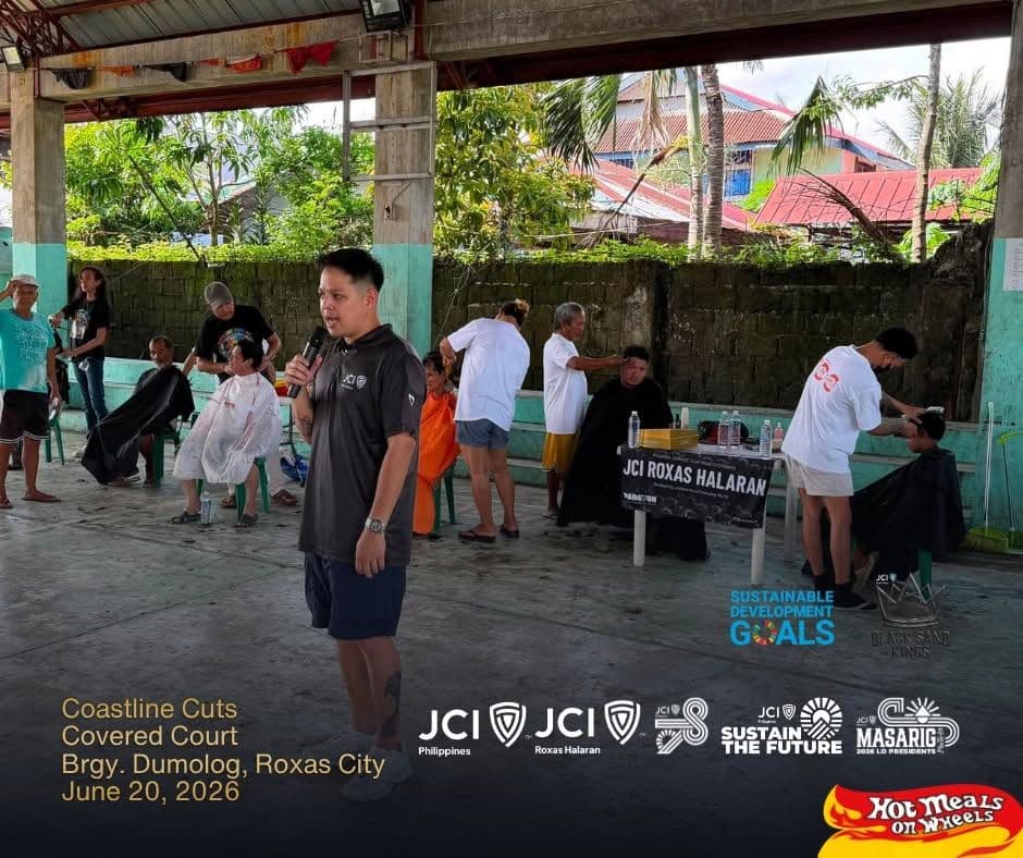 Volunteer barbers giving free haircuts at the Brgy. Dumolog covered court during Coastline Cuts